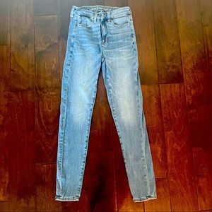 American Eagle 🦅 Size 2 Super Hi-Rise Jegging Denim Jeans Next Level Stretch